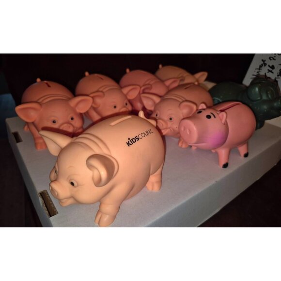 Count Save Piggy Banks Lot of 8 Pig Coins - Picture 2 of 9